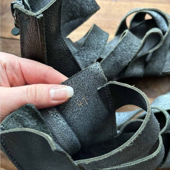 Trippen Zita Gladiator Metallic Leather Strappy Black Wedge Sandal Size 9.5 - Picture 11 of 14